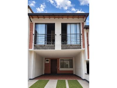 Casa de 3 alcobas en arriendo en Envigado, Envigado, 121 m² · foto 3 de 8