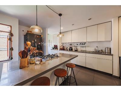 Apartamento de 3 alcobas en arriendo en El Poblado Castropol, Medellín, 190 m² · foto 8 de 9