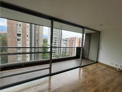 Apartamento de 3 alcobas en arriendo en Poblado Los Balsos, Medellín, 94 m² · foto 2 de 15