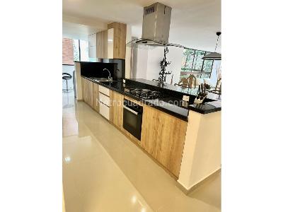 Apartamento de 3 alcobas en arriendo en El Poblado, Medellín, 180 m² · foto 9 de 17