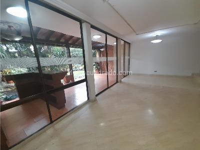 Casa de 4 alcobas en arriendo en Poblado Los Balsos, Medellín, 325 m² · foto 5 de 16