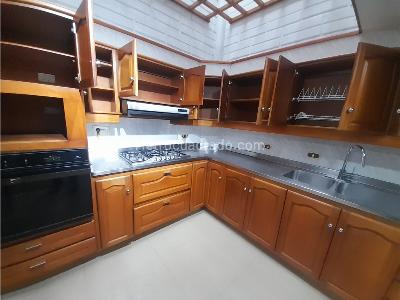 Casa de 4 alcobas en arriendo en Poblado Los Balsos, Medellín, 325 m² · foto 7 de 16