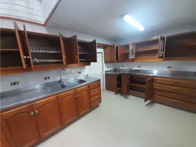 Casa de 4 alcobas en arriendo en Poblado Los Balsos, Medellín, 325 m² · foto 8 de 16