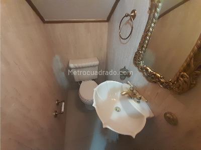 Casa de 4 alcobas en arriendo en Poblado Los Balsos, Medellín, 325 m² · foto 13 de 16
