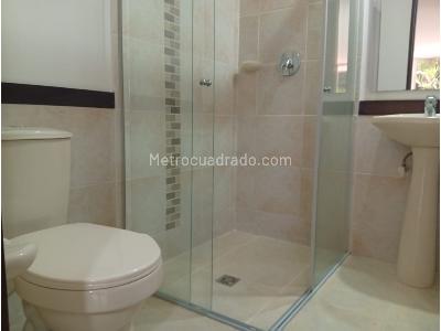 Apartamento de 2 alcobas en arriendo en El Poblado Castropol, Medellín, 63 m² · foto 6 de 11