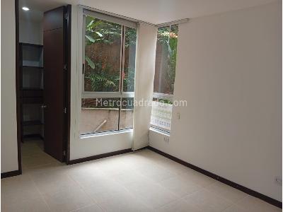 Apartamento de 2 alcobas en arriendo en El Poblado Castropol, Medellín, 63 m² · foto 9 de 11