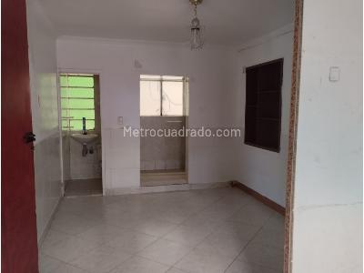 Casa de 5 alcobas en venta en Los Alcazares, Bogotá, 198 m² · foto 3 de 20