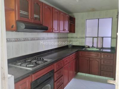 Casa de 5 alcobas en venta en Los Alcazares, Bogotá, 198 m² · foto 10 de 20