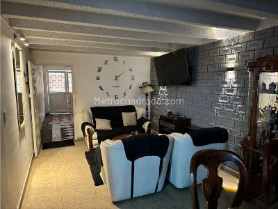 Casa de 5 alcobas en venta en Puente Aranda, Bogotá, 250 m² · foto 3 de 18