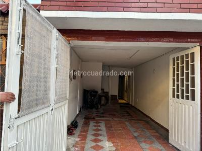 Casa de 5 alcobas en venta en Puente Aranda, Bogotá, 250 m² · foto 4 de 18