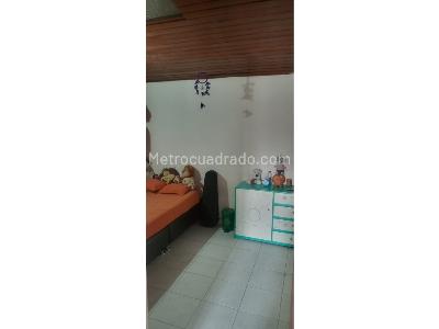 Casa de 5 alcobas en venta en Puente Aranda, Bogotá, 250 m² · foto 8 de 18