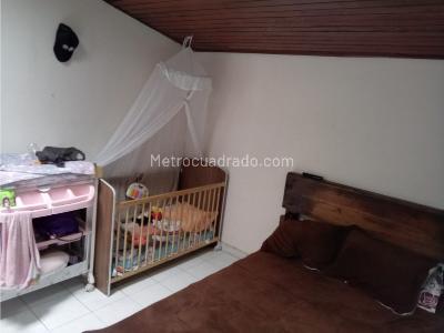 Casa de 5 alcobas en venta en Puente Aranda, Bogotá, 250 m² · foto 9 de 18