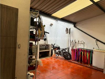 Casa de 5 alcobas en venta en Puente Aranda, Bogotá, 250 m² · foto 16 de 18