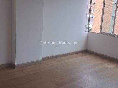 Apartamento de 3 alcobas en venta en La Esperanza Modelia, Bogotá, 72 m² · foto 2 de 13