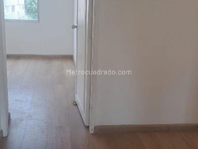 Apartamento de 3 alcobas en venta en La Esperanza Modelia, Bogotá, 72 m² · foto 5 de 13