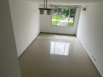 Apartamento de 3 alcobas en venta en Ciudad Salitre Oriental, Bogotá, 70 m² · foto 4 de 13