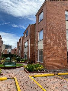 Casa en venta en Mirandela, Bogotá · foto 4 de 20