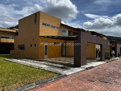 Casa de 5 alcobas en venta en Chuntame, Cajicá, 188 m² · foto 2 de 14