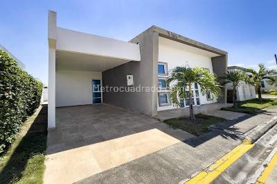 Casa de 5 alcobas en venta en Portachuelo, Girardot, 156 m² · foto 12 de 12