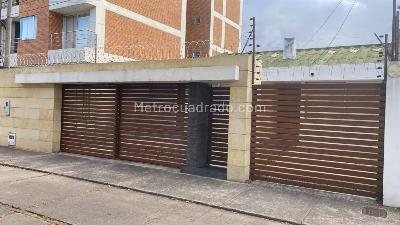 Casa de 3 alcobas en venta en Las Villas, Bogotá, 386 m² · foto 2 de 20