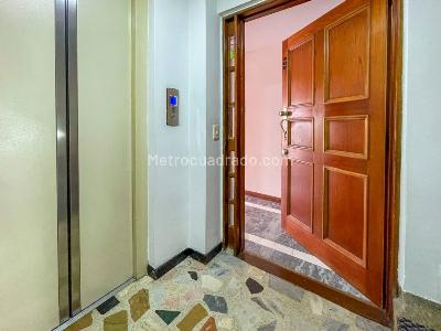 Apartamento de 4 alcobas en venta en Pasadena, Bogotá, 131 m² · foto 2 de 10