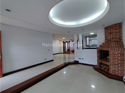Casa de 4 alcobas en venta en Sabaneta, Sabaneta, 295 m² · foto 3 de 20