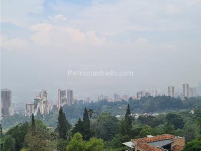 Casa de 4 alcobas en venta en Los Balsos, Medellín, 1781 m² · foto 3 de 20