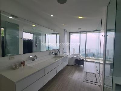Casa de 4 alcobas en venta en Los Balsos, Medellín, 1781 m² · foto 14 de 20