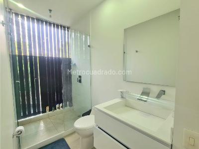 Casa de 4 alcobas en venta en Los Balsos, Medellín, 1781 m² · foto 16 de 20