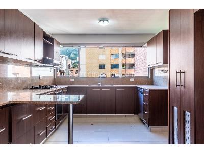 Apartamento en venta en El Poblado, Medellín · foto 8 de 20