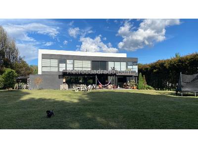 Casa de 3 alcobas en venta en Las Palmas, Medellín, 304 m² · foto 2 de 6