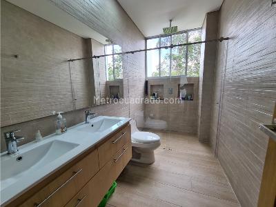 Casa de 3 alcobas en venta en El Esmeraldal, Envigado, 497 m² · foto 17 de 20