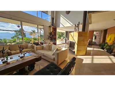 Casa de 4 alcobas en venta en El Tesoro, Medellín, 470 m² · foto 2 de 13