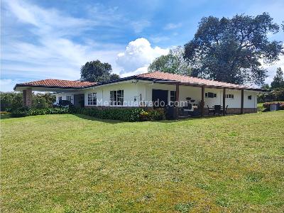 Casa de 3 alcobas en venta en Alto De Las Palmas, Medellín, 700 m² · foto 2 de 20