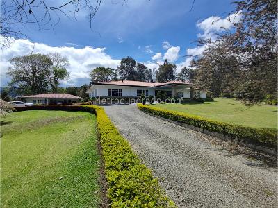 Casa de 3 alcobas en venta en Alto De Las Palmas, Medellín, 700 m² · foto 6 de 20