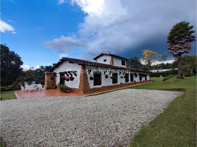 Casa de 5 alcobas en venta en El Capiro, Rionegro, 600 m² · foto 2 de 20