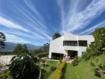 Casa de 4 alcobas en venta en San Lucas, Medellín, 629 m² · foto 2 de 19