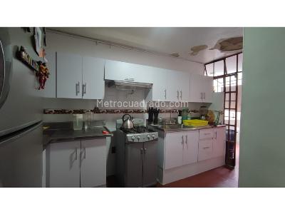 Casa de 5 alcobas en venta en Calasanz, Medellín, 240 m² · foto 3 de 9