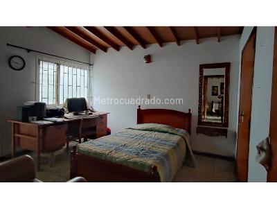 Casa de 5 alcobas en venta en Calasanz, Medellín, 240 m² · foto 4 de 9
