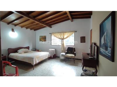 Casa de 5 alcobas en venta en Calasanz, Medellín, 240 m² · foto 6 de 9