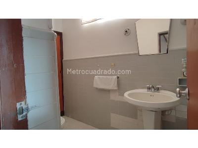 Casa de 5 alcobas en venta en Calasanz, Medellín, 240 m² · foto 9 de 9