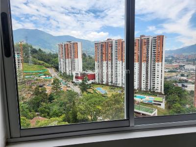 Apartamento de 3 alcobas en venta en Tres Esquinas, Sabaneta, 77 m² · foto 2 de 13