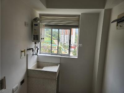 Apartamento de 3 alcobas en venta en Tres Esquinas, Sabaneta, 77 m² · foto 9 de 13