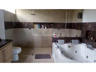 Casa de 4 alcobas en arriendo en Llanogrande, Rionegro, 350 m² · foto 18 de 20