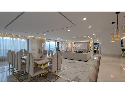 Apartamento de 3 alcobas en venta en Poblado Campestre, Medellín, 374 m² · foto 2 de 20