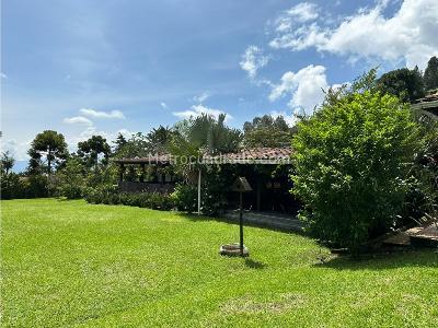 Casa de 5 alcobas en venta en Las Palmas, Medellín, 780 m² · foto 11 de 12