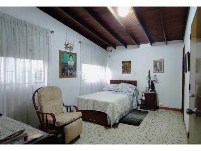 Casa de 4 alcobas en venta en Laureles, Medellín, 300 m² · foto 10 de 14