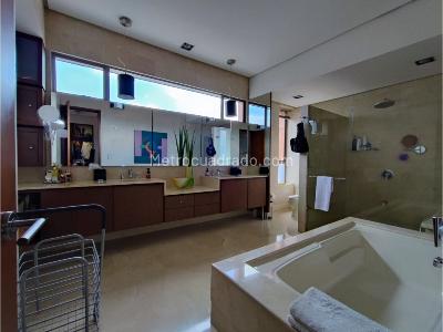 Apartamento de 4 alcobas en venta en El Poblado, Medellín, 432 m² · foto 13 de 18
