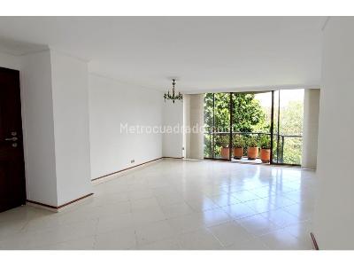 Apartamento de 3 alcobas en venta en El Poblado Milla De Oro, Medellín, 140 m² · foto 2 de 15