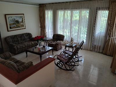 Casa de 5 alcobas en venta en Alameda, Cali, 500 m² · foto 2 de 6
